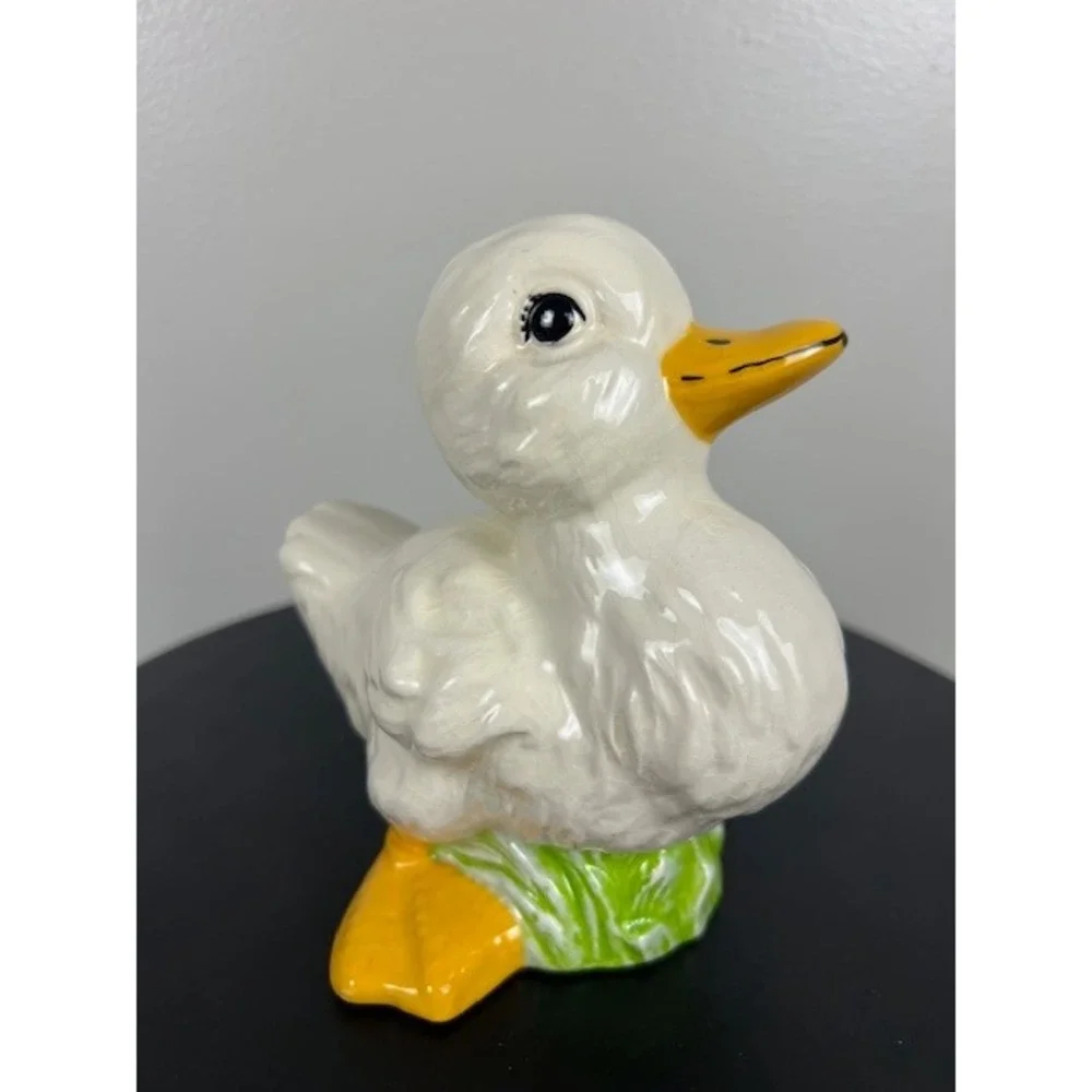 Vintage White Ceramic Duckling Figurine‎ Yellow Beak Glossy 5 Inch Cottagecore